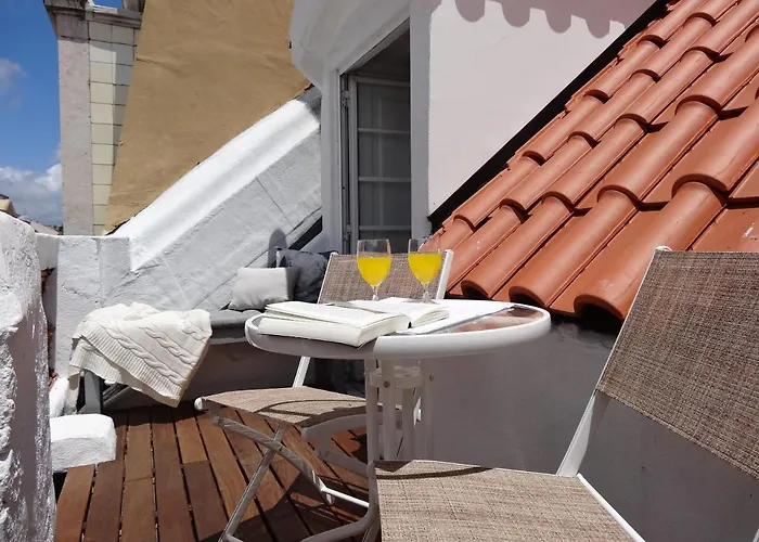 The Downtown Terrace - Fabulous Views, Sun Deck, Penthouse, 5th-floor No Lift Lisboa