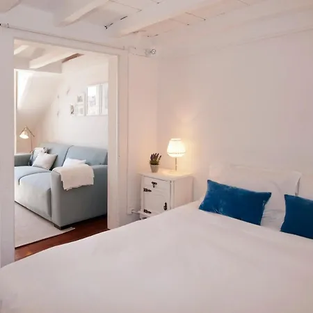 Апартаменти The Downtown Terrace - Fabulous Views, Sun Deck, Penthouse, 5th-floor No Lift