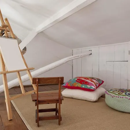 The Downtown Terrace - Fabulous Views, Sun Deck, Penthouse, 5th-floor No Lift Апартаменти