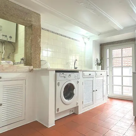 The Downtown Terrace - Fabulous Views, Sun Deck, Penthouse, 5th-floor No Lift Апартаменти *