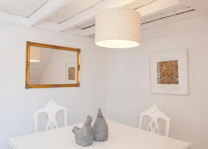 The Downtown Terrace - Fabulous Views, Sun Deck, Penthouse, 5th-floor No Lift شقة *